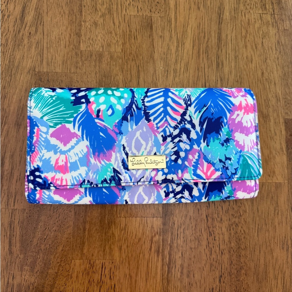 Lilly Pulitzer Travel Wallet Clutch Multi Quill Out
